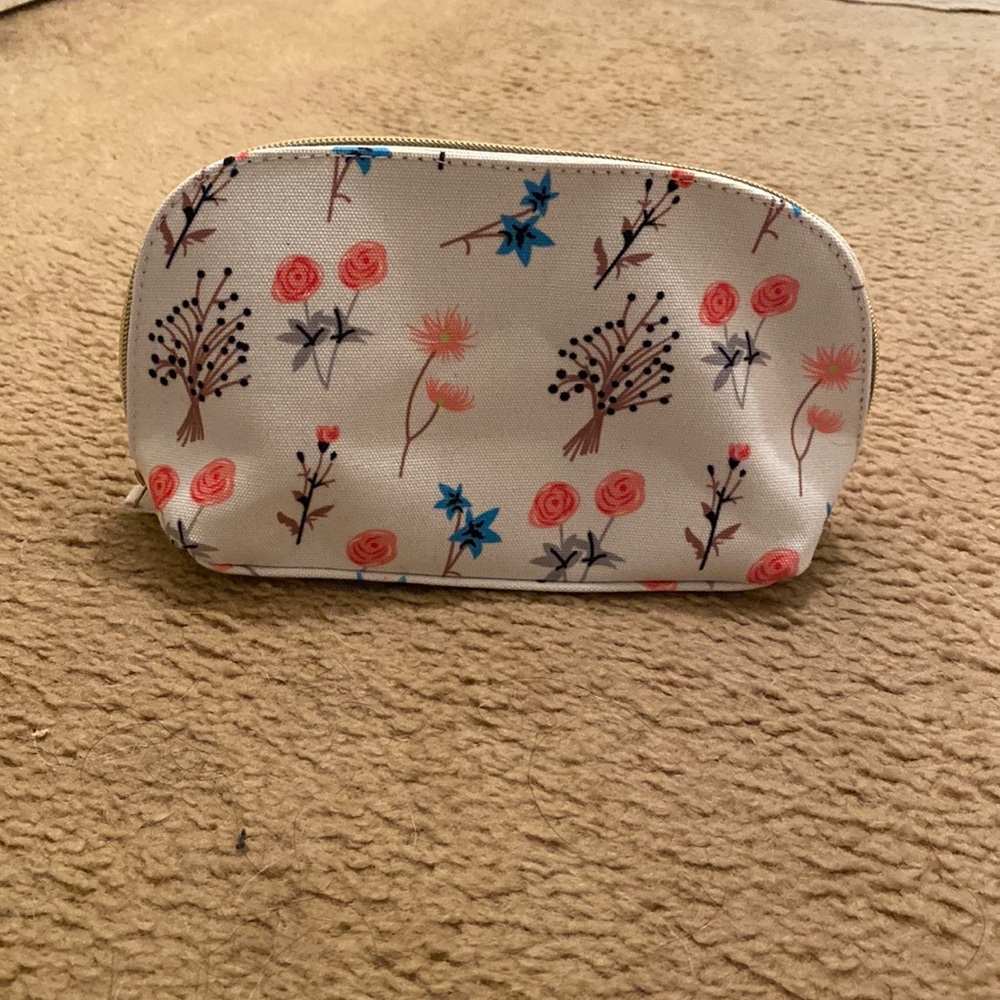 Make up tote